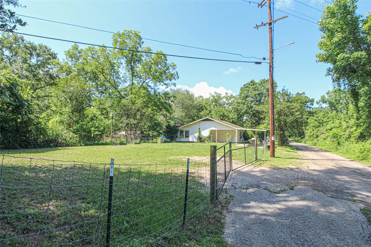 104 S Beatty Avenue, Livingston, TX 77351 - #1