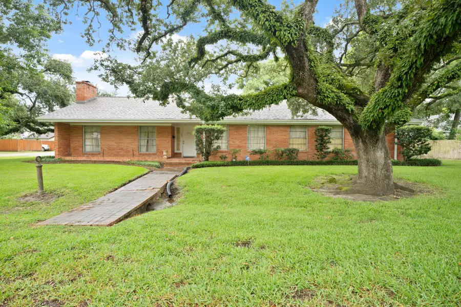 303 S Jackson Street, Alvin, TX 77511 - Image #2