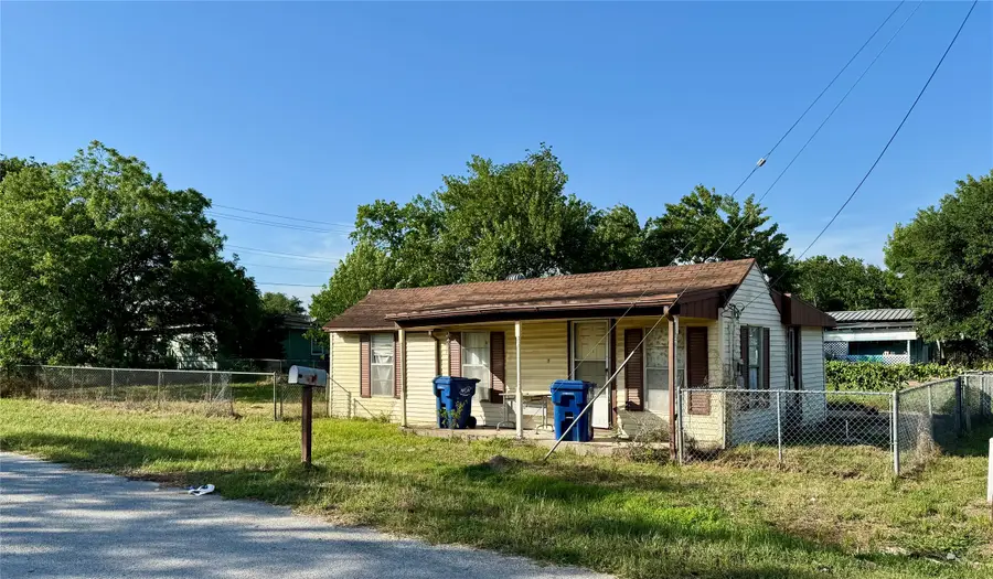 910 E East Street, Eagle Lake, TX 77434 - Image #2