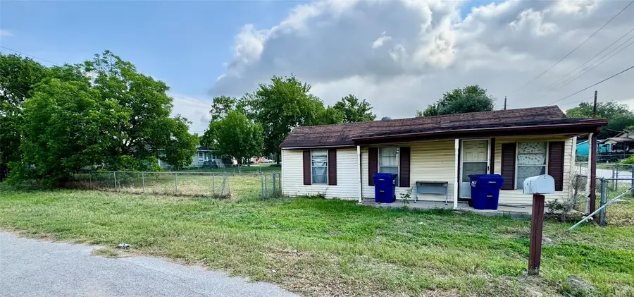 910 E East Street, Eagle Lake, TX 77434 - Image #3