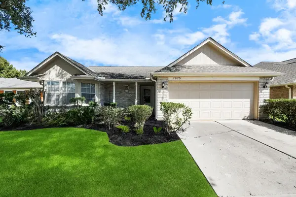 2923 N Peach Hollow Circle, Pearland, TX 77584