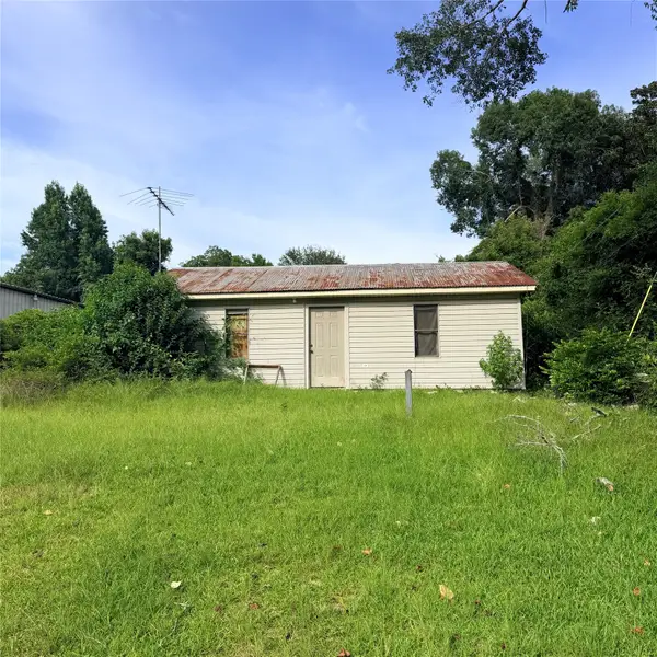 35 County Road 2701, Cleveland, TX 77327