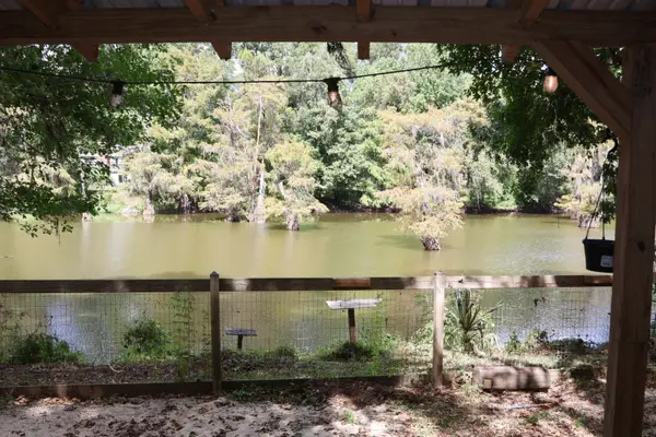 410 Lakeview Drive, Cleveland, TX 77327