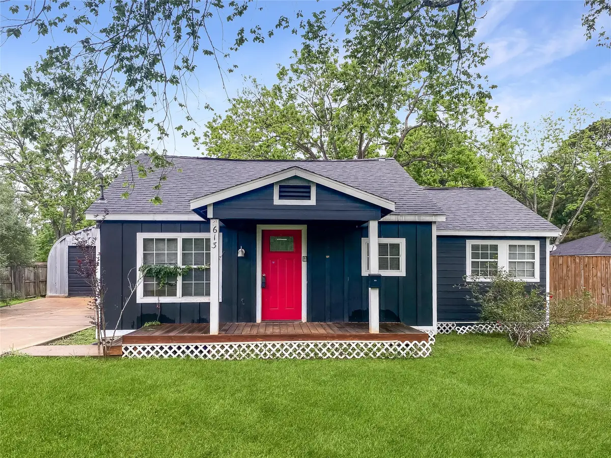 613 E Wilkins Street, Angleton, TX 77515 - #1