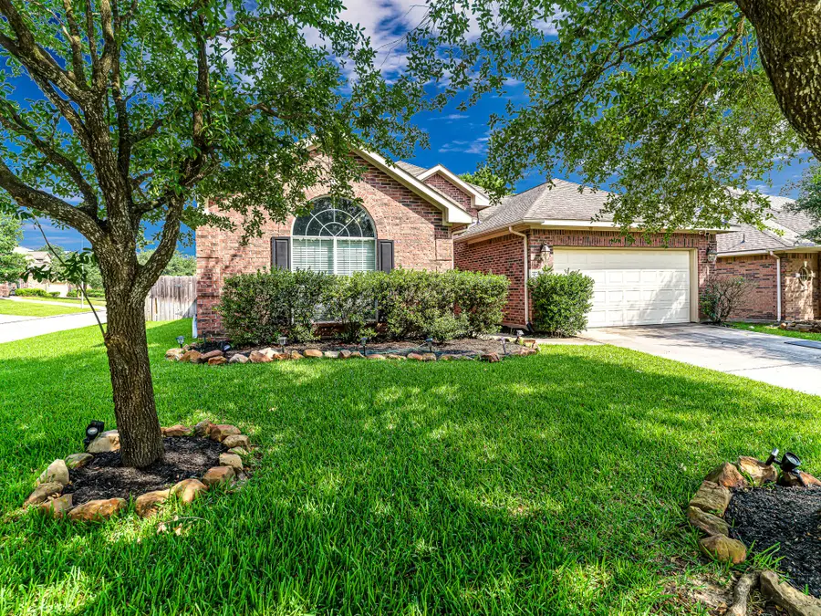 25203 Auburn Terrace Drive, Spring, TX 77389 - Image #2