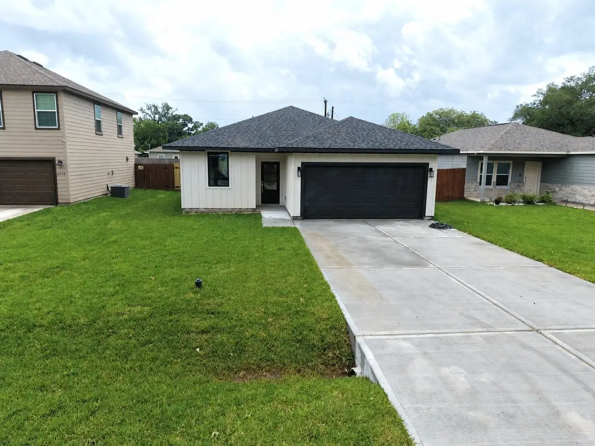 2904 5th Street, Bay City, TX 77414 - #1