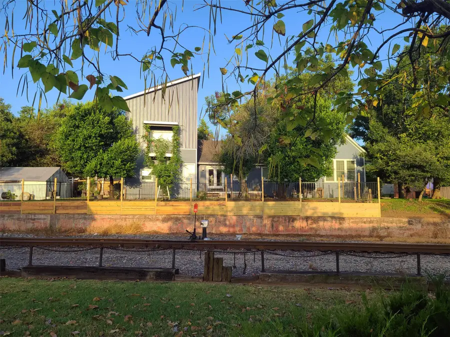 303 W Alamo Street, Brenham, TX 77833 - #3