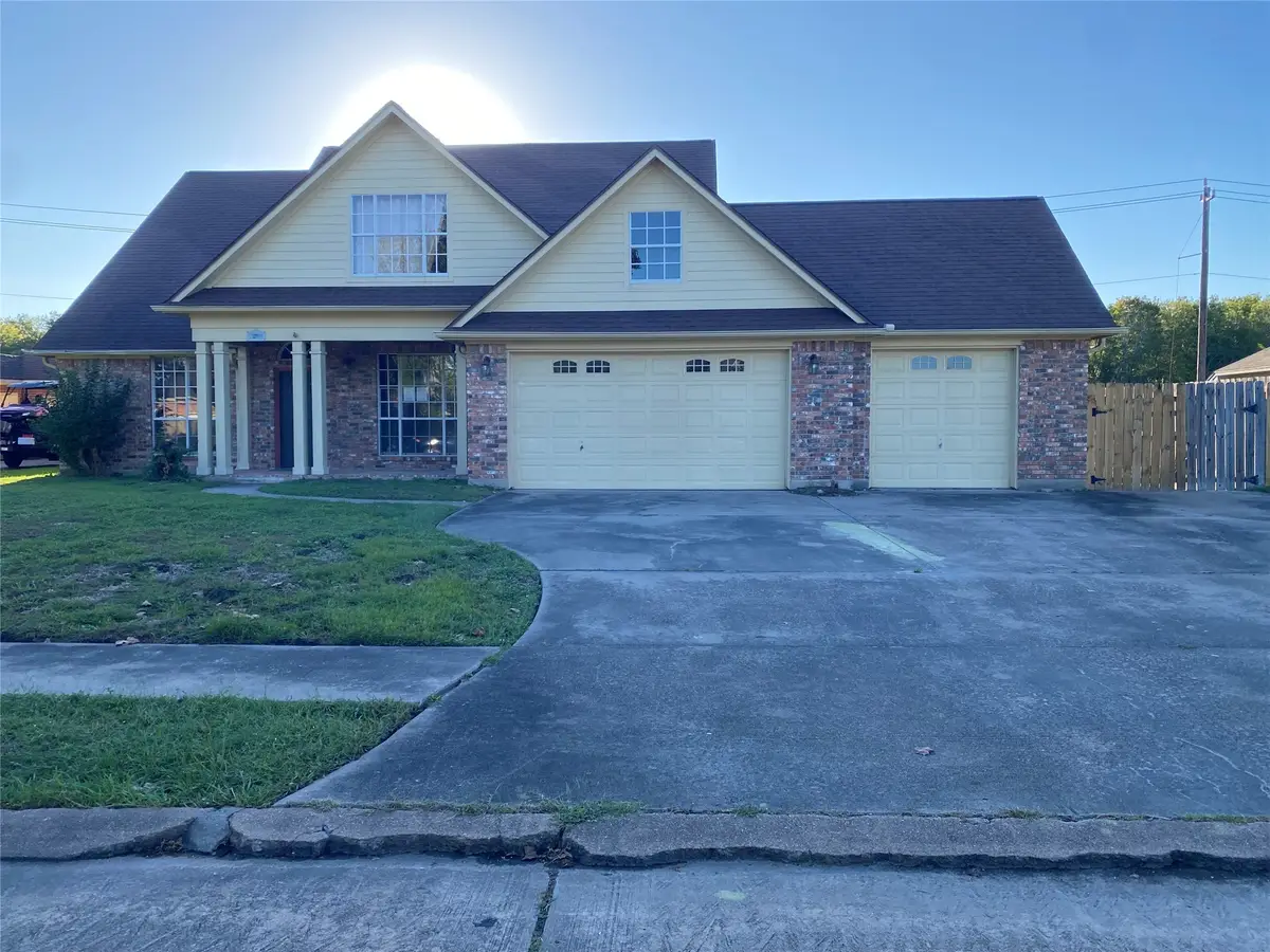 127 Indian Warrior Trail, Lake Jackson, TX 77566 - Image #1