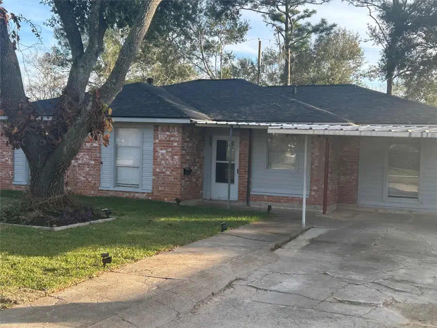 304 E Dumble Street, Alvin, TX 77511 - Image #2