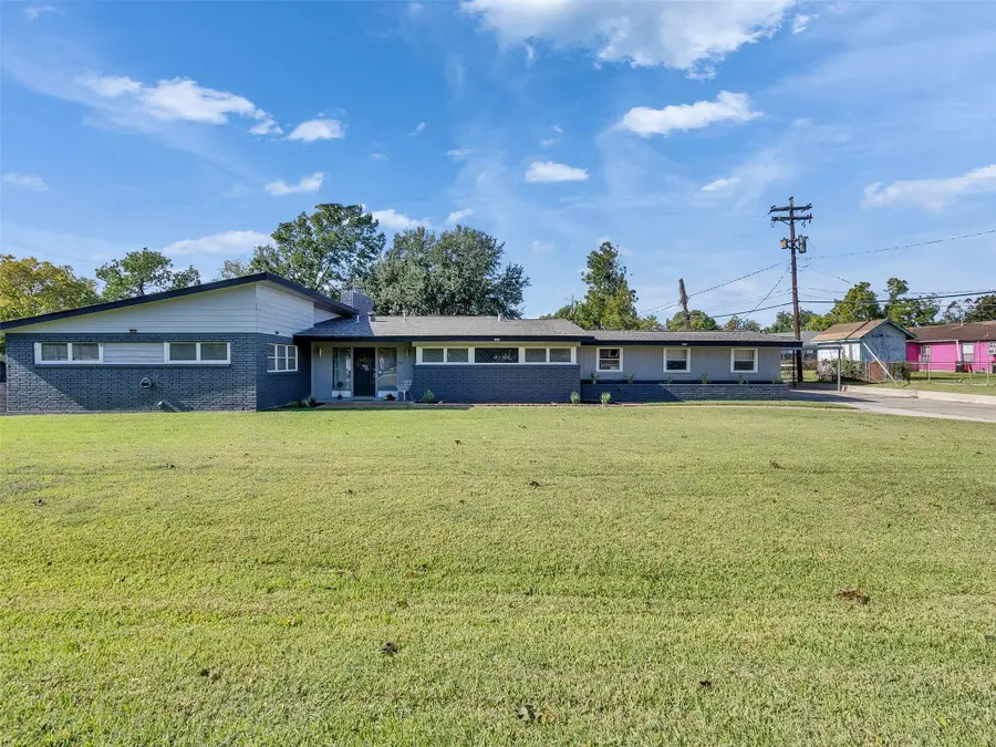 2011 Durrain Ferry Road, Baytown, TX 77520 - #2