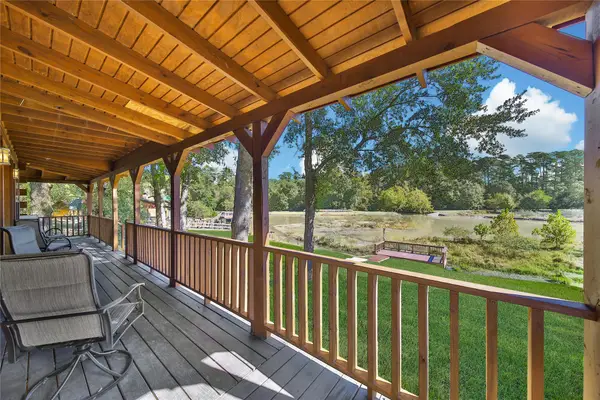 76 Hunters Creek Drive, Huntsville, TX 77340