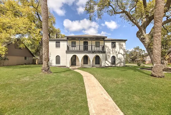 113 Rose Trail, Lake Jackson, TX 77566