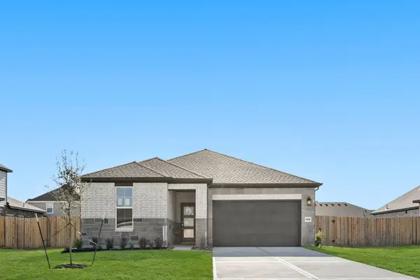 11019 Youngquist Drive, Mont Belvieu, TX 77535