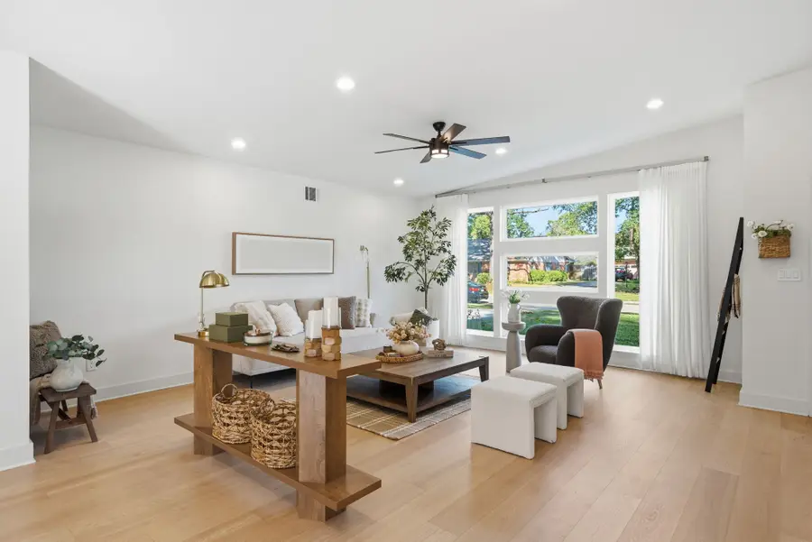 10159 Brinwood Drive, Houston, TX 77043 - Image #2