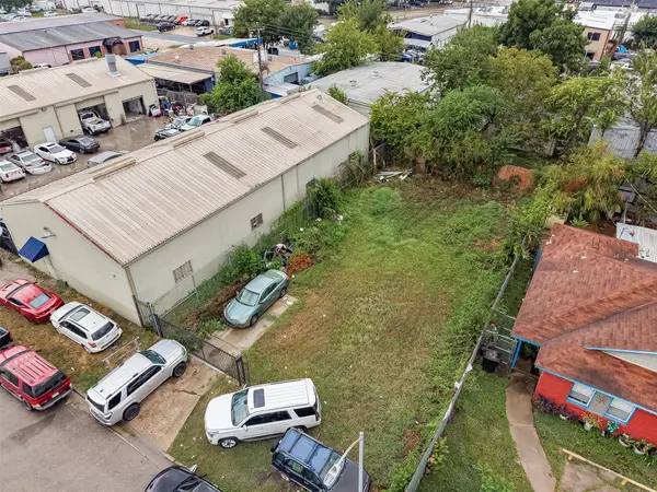 8930 Bellflower Street, Houston, TX 77063