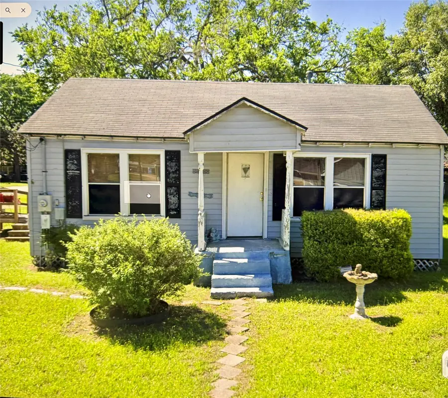 1103 Washington Street, Columbus, TX 78934 - #2