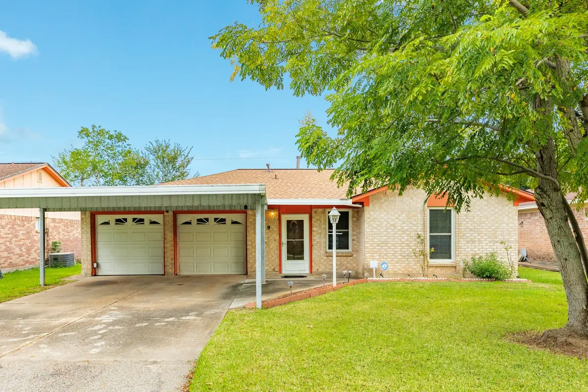 429 E Kiber Street, Angleton, TX 77515 - Image #1
