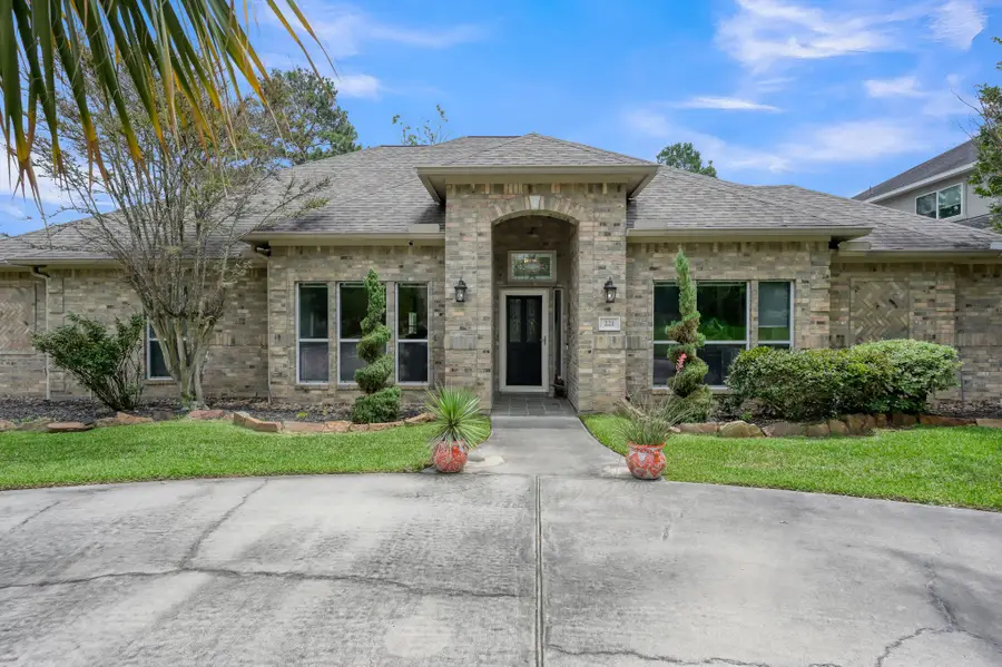 221 Edgewood Drive, Montgomery, TX 77356 - #2