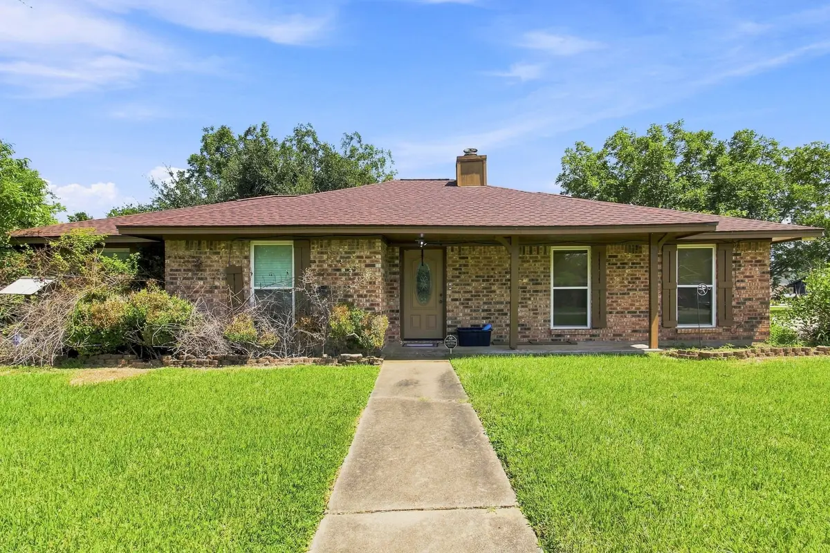 6104 Fox Ridge Drive, Angleton, TX 77515 - #1