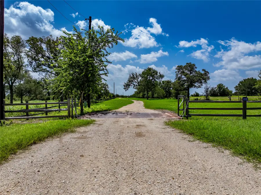 1220 Waldeck Road, Ledbetter, TX 78946 - Image #2