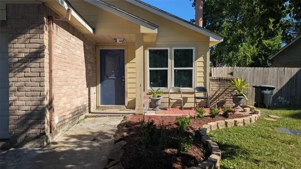 10027 Towne Mist Drive, Sugar Land, TX 77498