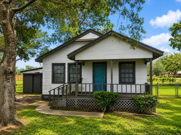 313 Magnolia Street, West Columbia, TX 77486