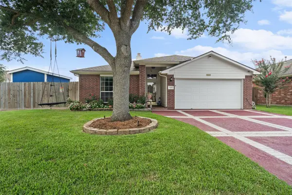 5127 Chase Park Circle, Bacliff, TX 77518