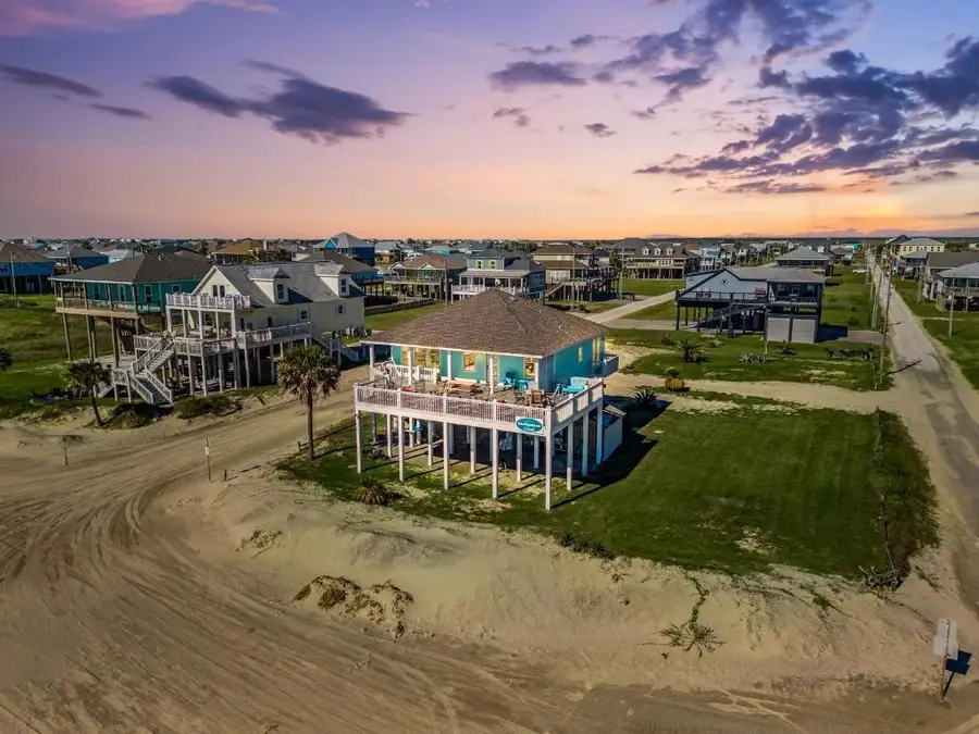 800 West Lane, Crystal Beach, TX 77650 - #2