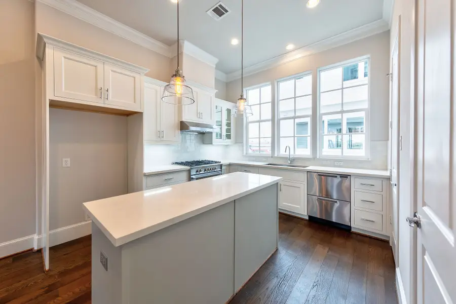 5921 Cottage Grove Lake Drive, Houston, TX 77007 - Image #2