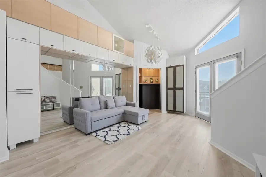 10855 Meadowglen Lane #823, Houston, TX 77042 - Image #3