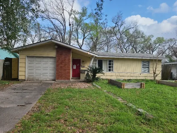 422 Surratt Drive, Houston, TX 77091