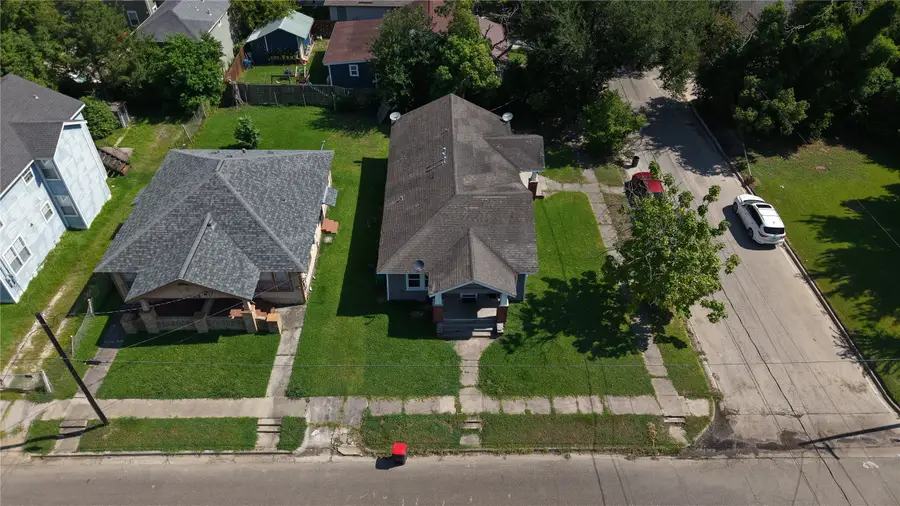 300 E James Street, Baytown, TX 77520 - Image #2