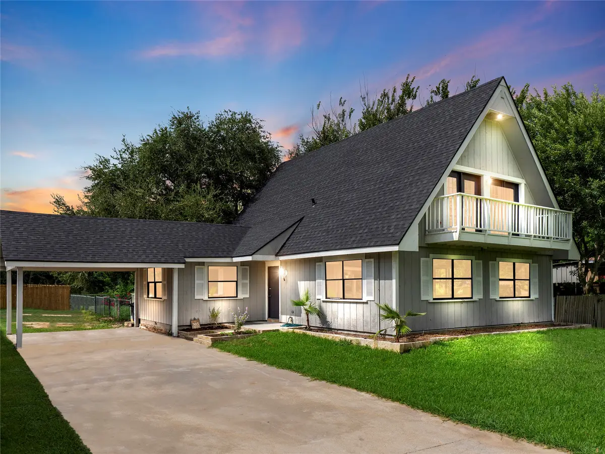 305 Johnson Avenue, Palacios, TX 77465 - Image #1