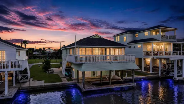 16610 Tern Road, Jamaica Beach, TX 77554