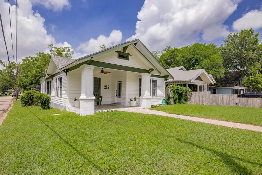 212 Coke Street, Yoakum, TX 77995 - Image #3