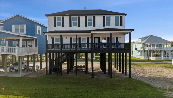 1326 Emerald Drive, Port Bolivar, TX 77650