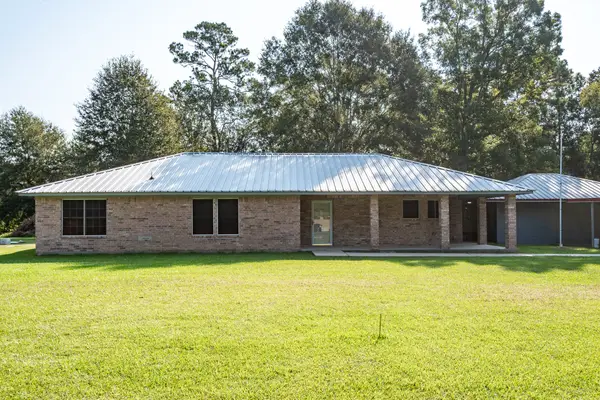 27 County Road 3371, Cleveland, TX 77327
