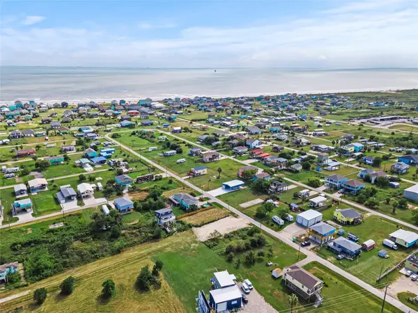 1083 Lakewood Dr Drive, Crystal Beach, TX 77650