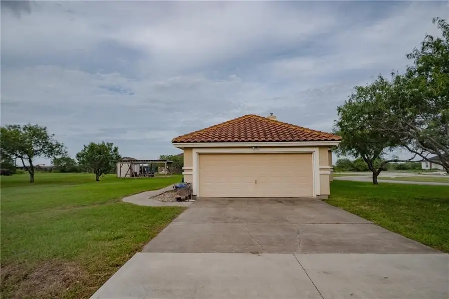 2204 Angel Court, Corpus Christi, TX 78415 - Image #3