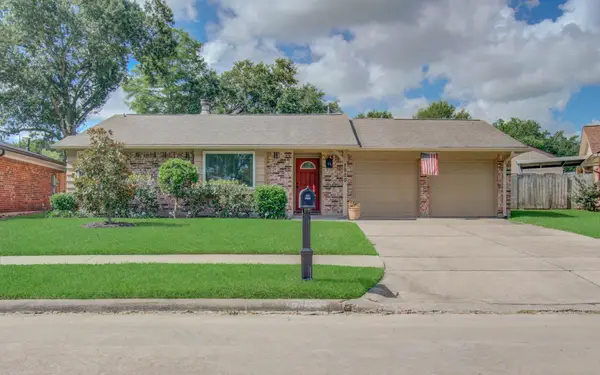 1920 Lazy Creek Lane, Pearland, TX 77581
