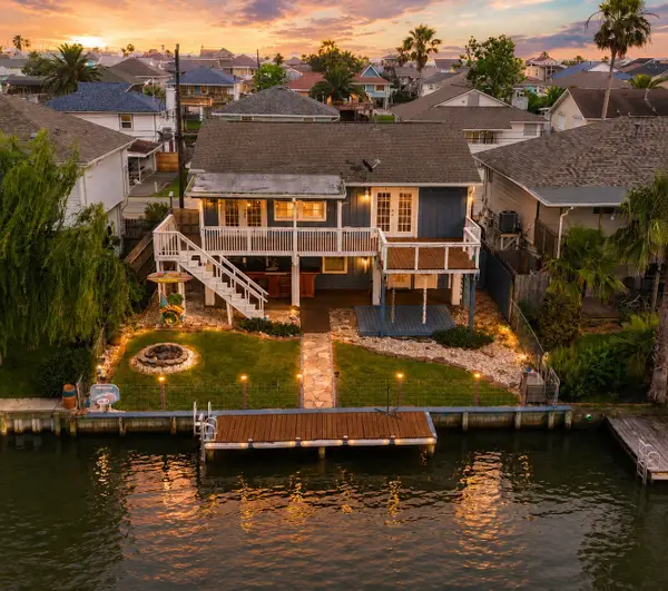 579 Warsaw Street, Bayou Vista, TX 77563