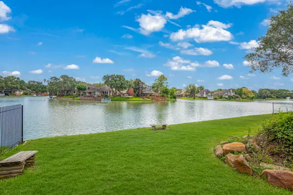 14103 Ragus Lake Drive, Sugar Land, TX 77498