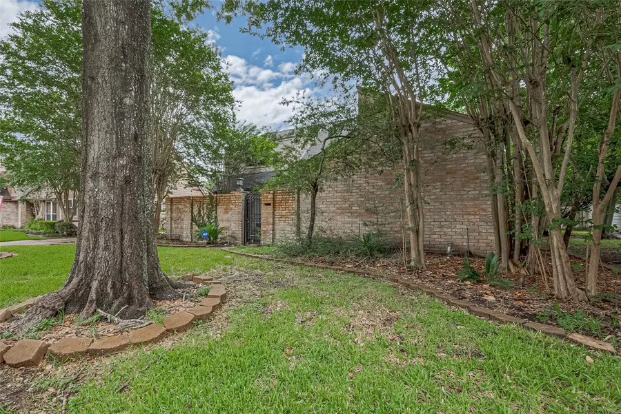 2107 Shadowbriar Drive, Houston, TX 77077 - Image #2