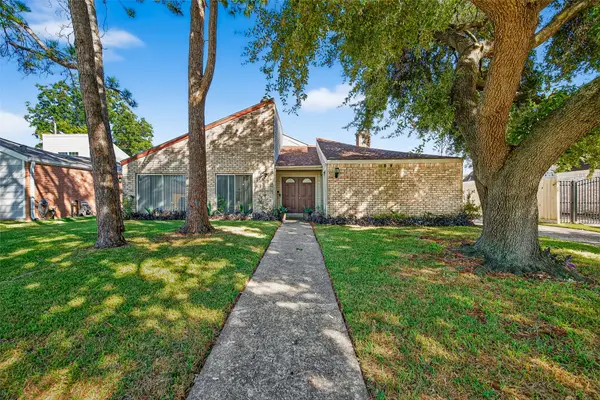 7211 Las Brisas Dr, Houston, TX 77083