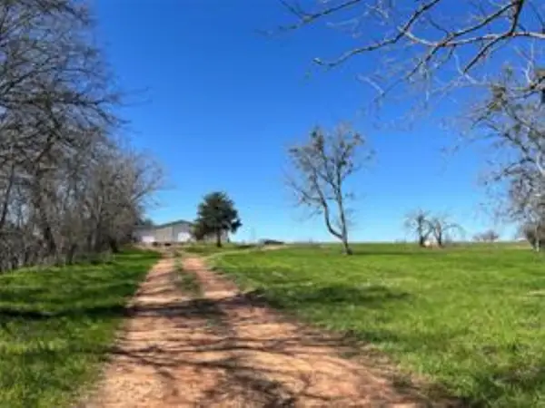 000 Mcelroy Road, New Ulm, TX 78950