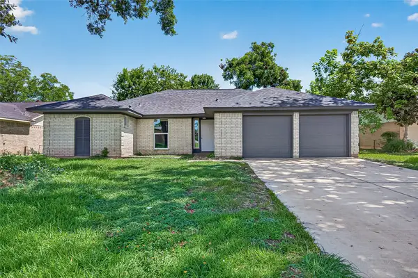 509 Southern Oaks Drive, Lake Jackson, TX 77566