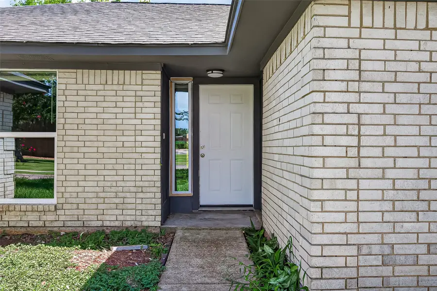 509 Southern Oaks Drive, Lake Jackson, TX 77566 - #2