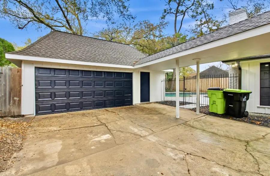 2823 W Pebble Beach Drive, Missouri City, TX 77459 - Image #3