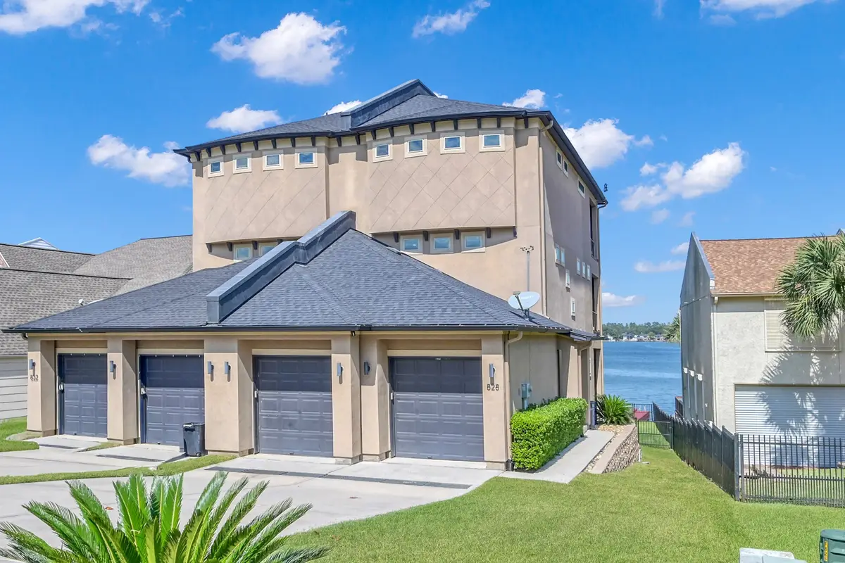 828 Lake View Drive, Montgomery, TX 77356 - Image #1