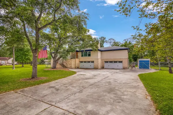 1010 Rosewood Drive, Dickinson, TX 77539